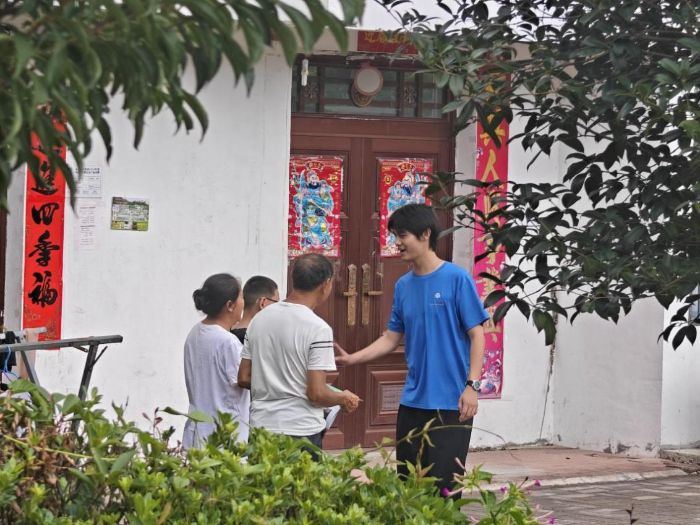 ������W�ӽ�կ�У������ں��c���l�僺ͯ���ڕr��