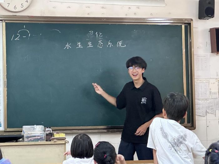 ���Ğ��磬�Ժ��������ĸ�С������o���u��ͯ�����