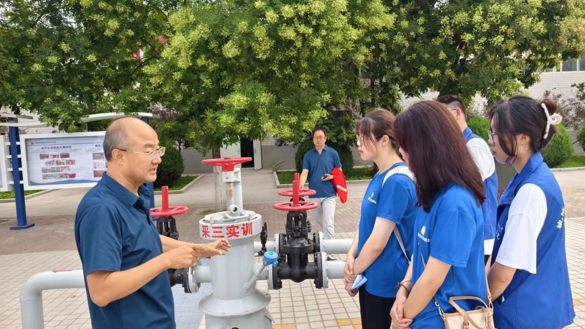 ��̼ʯ���c�����͡�̽���ء���(sh��)�`�(du��)�����L(zh��ng)�c���̽��ʯ�͹��I(y��)�Gɫ�l(f��)չ��ƪ��