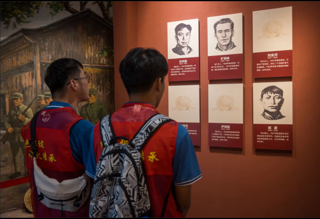 �t�E���`��ڶ��У����Ѹ������ң��s�m�tɫ���򣬹����r���L��·