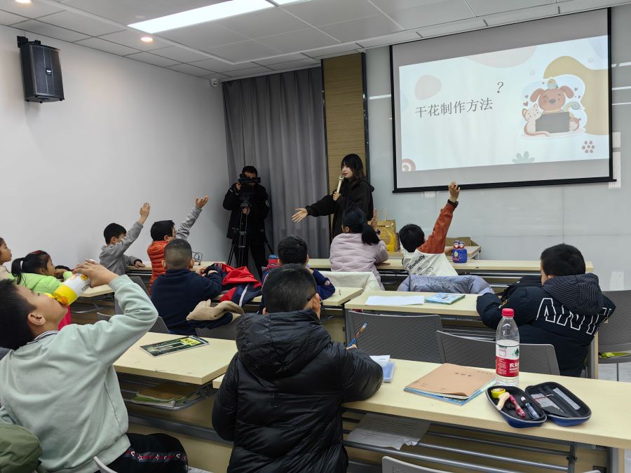 �Ļ���(r��n)ͯ�꣬��(m��ng)�놢��ƪ