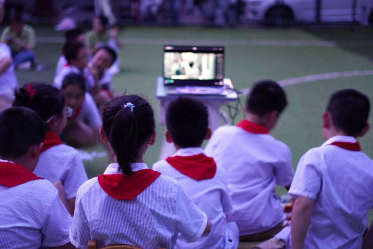 ���Z���T���������s��"н������־Ը���v�F���옷�����hȺ�������ļ������Ժ�_չ���tɫ�vʷ���Sչ��¶���^Ӱ���