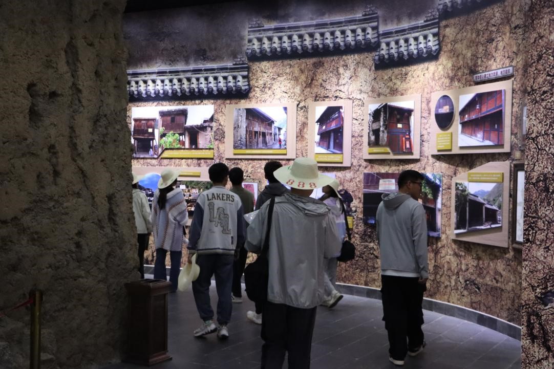 ���ߵ�˼���n���ӛ���x�vʷ��̽���tɫ���E����ֲ�ۇ����