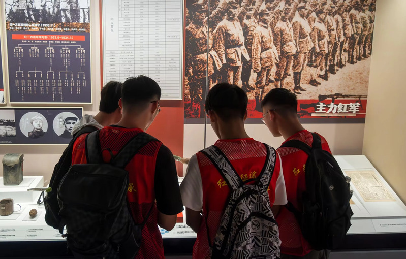 �t�E���`�̽�L��𣺌W���tɫ�Ļ������мtɫ����